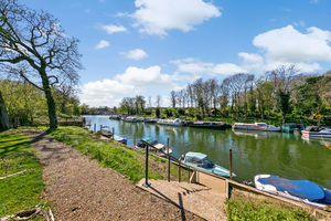 River Thames- click for photo gallery